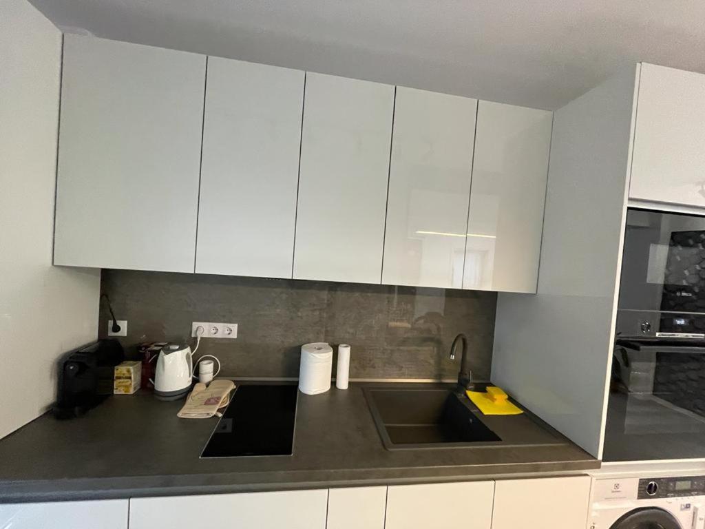 Adina Apartament جورا هومورولوي المظهر الخارجي الصورة